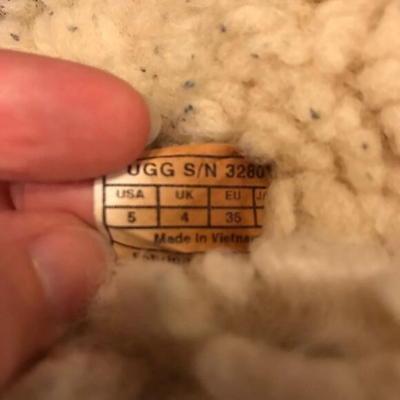 Bailey Bow Ugg Boots - Size 5 - Picture 8 of 8